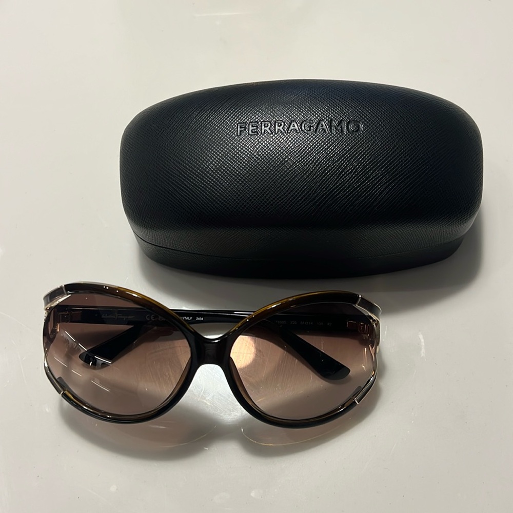 Ferragamo sunglasses in brown!